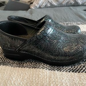 Dansko size 40